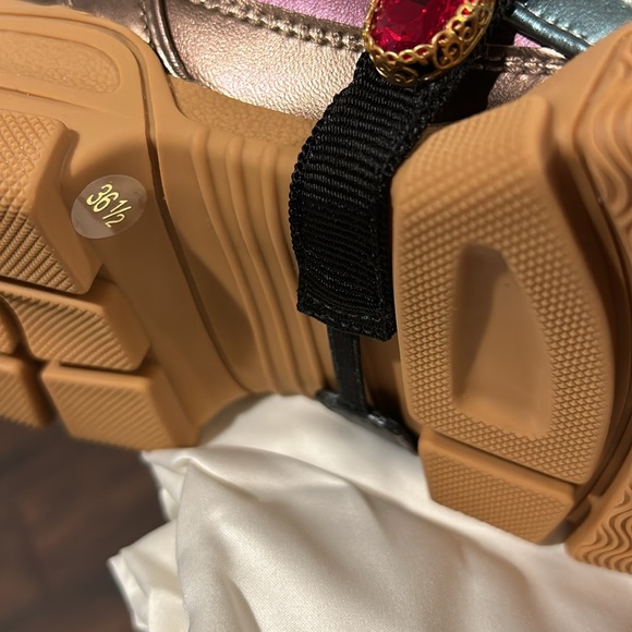 New authentic Gucci shoes - Picture 9 of 9
